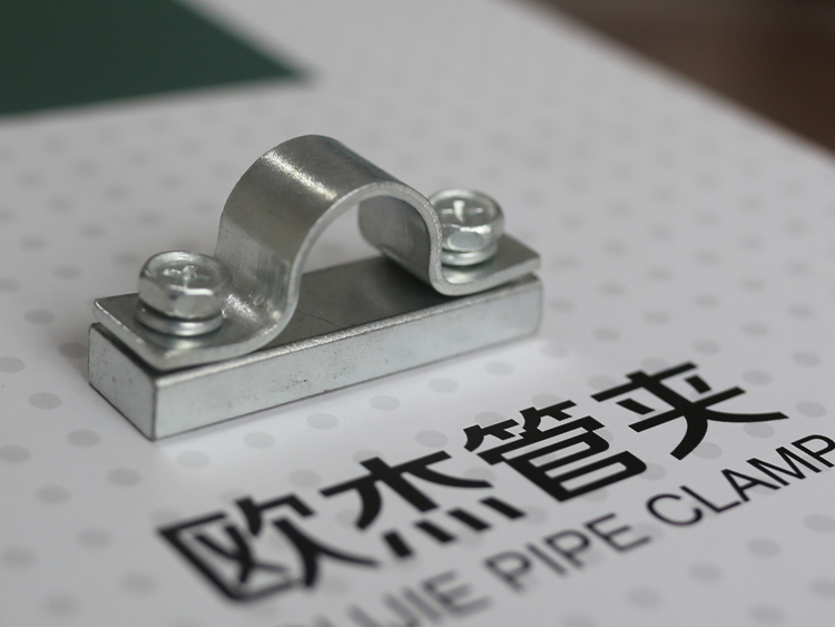 鐵管夾